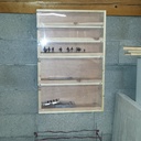 Un meuble de rangement pour fraises et mèches