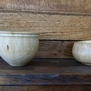 Ils tiendront droit après rabotage du trognon en dessous :-)