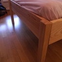 Lit avec tête de lit