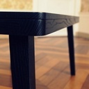 Table basse en frêne teinté noir