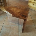 Petite table basse en loupe d'orme