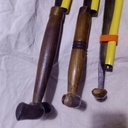 les trois que j'utilise celui de droite le bois est direct enfoncé en force sur la soie.