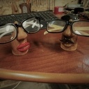 Madame "Mais d'où qu'j'ai mis mes lunettes"