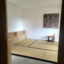 Bibliothèque basse - Châtaignier et Valchromat.