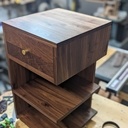 Nights stand en noyer pour ma fille