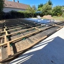 Terrasse bois autour d'une piscine