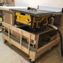 Scie sur table, sur table, sur roulettes.