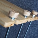 Assemblage des tiges avec des écrous et rondelles, puis les pieds