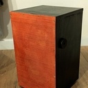 Cajon avec timbre de caisse claire