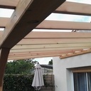 Pergola avec enture droite crantée abouts en coupe et clefs.