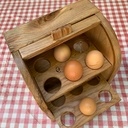 Des boîtes a œufs.