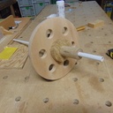 cotreplaqué 19mm, flasques en chêne, axe en charme diamètre 35mm percé tube en métal avec tige filetée de 10mm à l'intérieur.