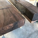 A gauche, Palissandre de Rio, à droite ébène de Macassar