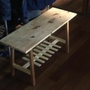 Petit banc pour se chausser, en pin et chêne