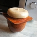 Un gland à pattes pour les noisettes.