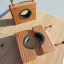 Mangeoire posée sur une rambarde ronde !