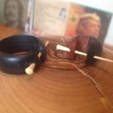 Une paire de boucles d'oreilles