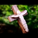 Fabrication d'une croix avec des outils à main