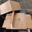 Gabarit à queues droites pour défonceuse sous table