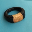 Une bague en bois
