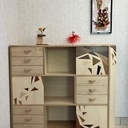 Buffet marqueté à tiroirs et portes coulissantes