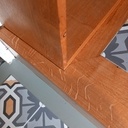 Comment habiller une entrée carrelée où rien n'est droit