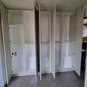 Placard de rangement dans une cuisine.