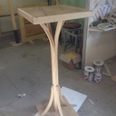 Table aux pieds courbes 2