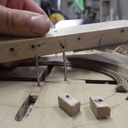 deux coulisses et deux pivots, la simplicité même.