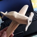 Avion en bois de cerisier