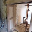 Un menuisier qui bosse avec un maçon...