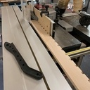 Placard en frêne, portes persiennes.