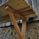Petit bureau suspendu "live edge".