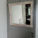 Miroir au cadre craquelé