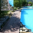 Terrasse de piscine en bois composite