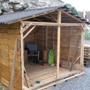 Abri de jardin en bois de palettes recyclées