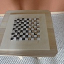 Petite table gueridon pour le coin bibliothèque