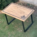 Table de cuisine avec motifs epoxy