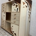 Buffet marqueté à tiroirs et portes coulissantes