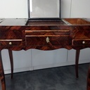 Restauration d'une petite coiffeuse