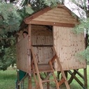 Cabane pour enfants sur pilotis