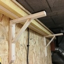 Equerres murales en chutes de bois