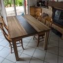 Table en noyer massif et son chemin de table en compact