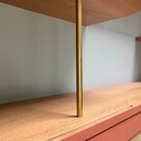 Le Meuble suspendu au dessus du Canapé