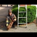 Du bois pour caler une échelle sur un sol pas droit