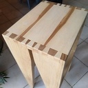 Tabouret haut, aux outils à main "unplugged"