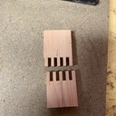 Je me retrouve avec deux peigne que je peux emboîter de préférence perpendiculairement pour trouver le centre plus facilement.