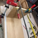 Table de nuit suspendue