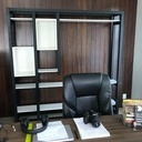 Bibliothèque en bois et MDF