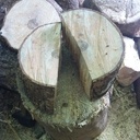 Pilon-mortier avec bords bruts.